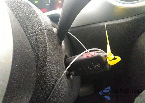 2013 Volkswagen Beetle 2.5L z USA, uszkodzony, nr VIN 3VW5P7AT4DM813232